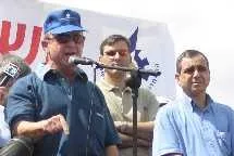Israeli longshoremen defy court order