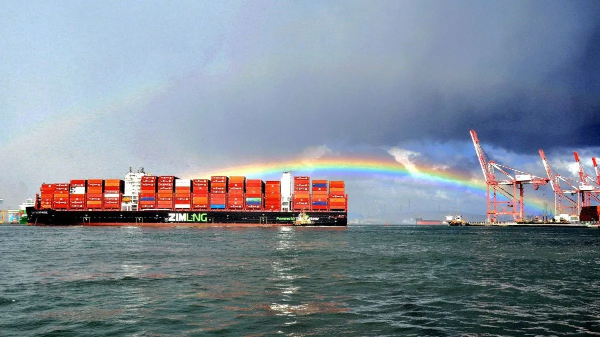 ZIM Workers' Committee Raises Alarm Over Hapag-Lloyd's Interest in Acquisition